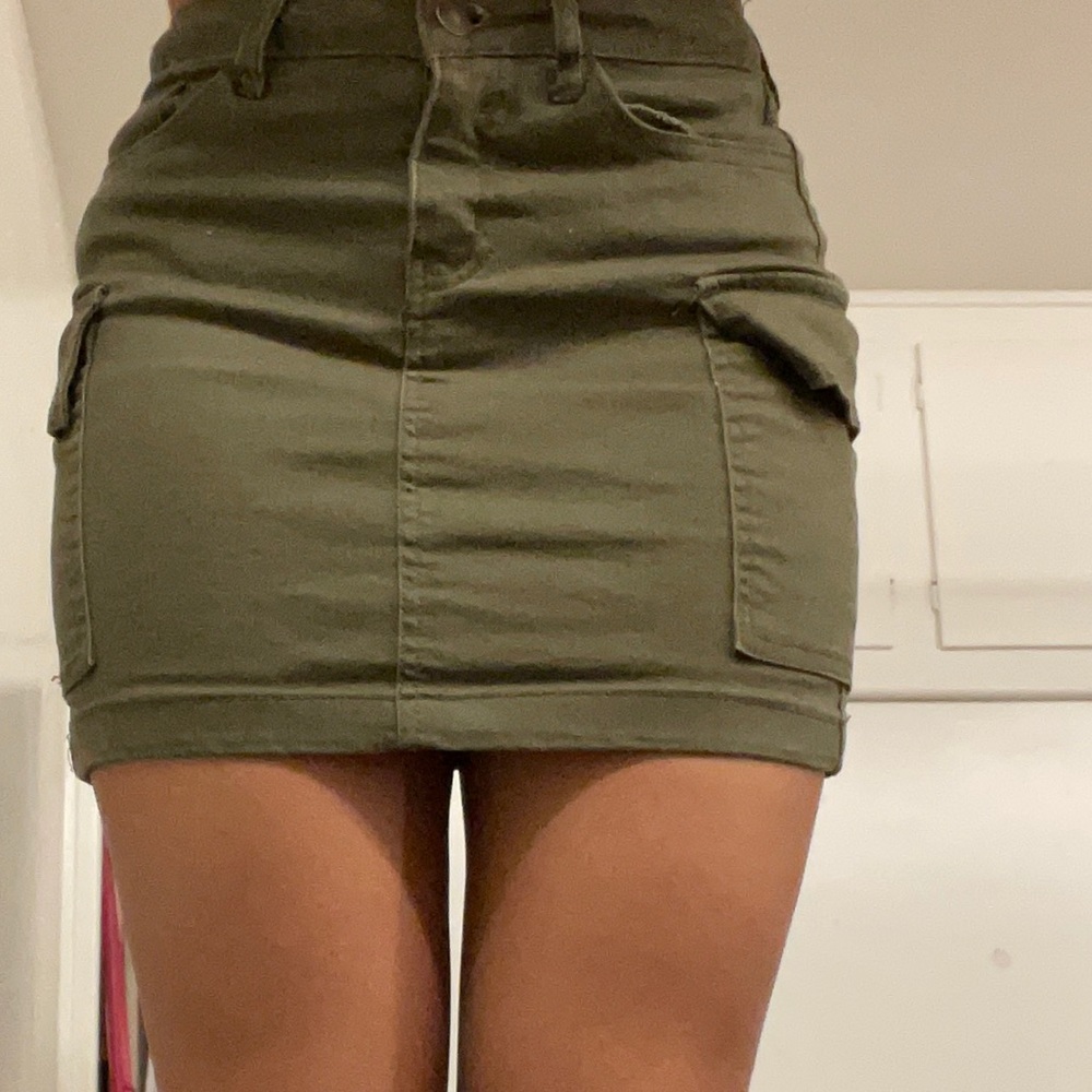 high waisted green skirt